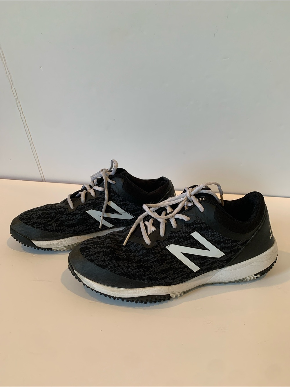 New Balance Men’s Size 9.5 NB, REVlite 4040 Black and White Athletic Turf Shoes